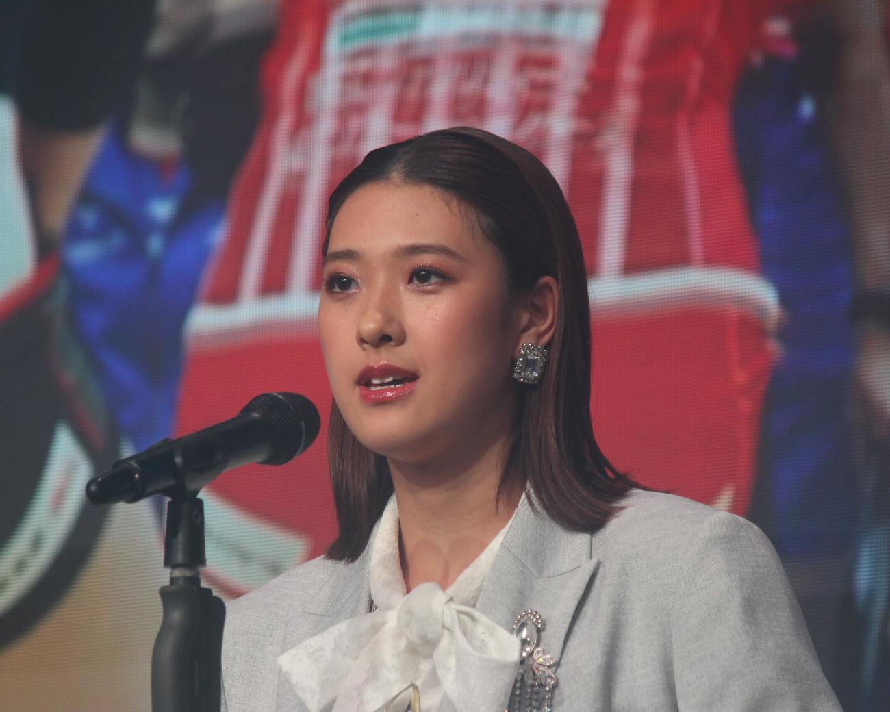 佐藤淑乃（2025年5月撮影）