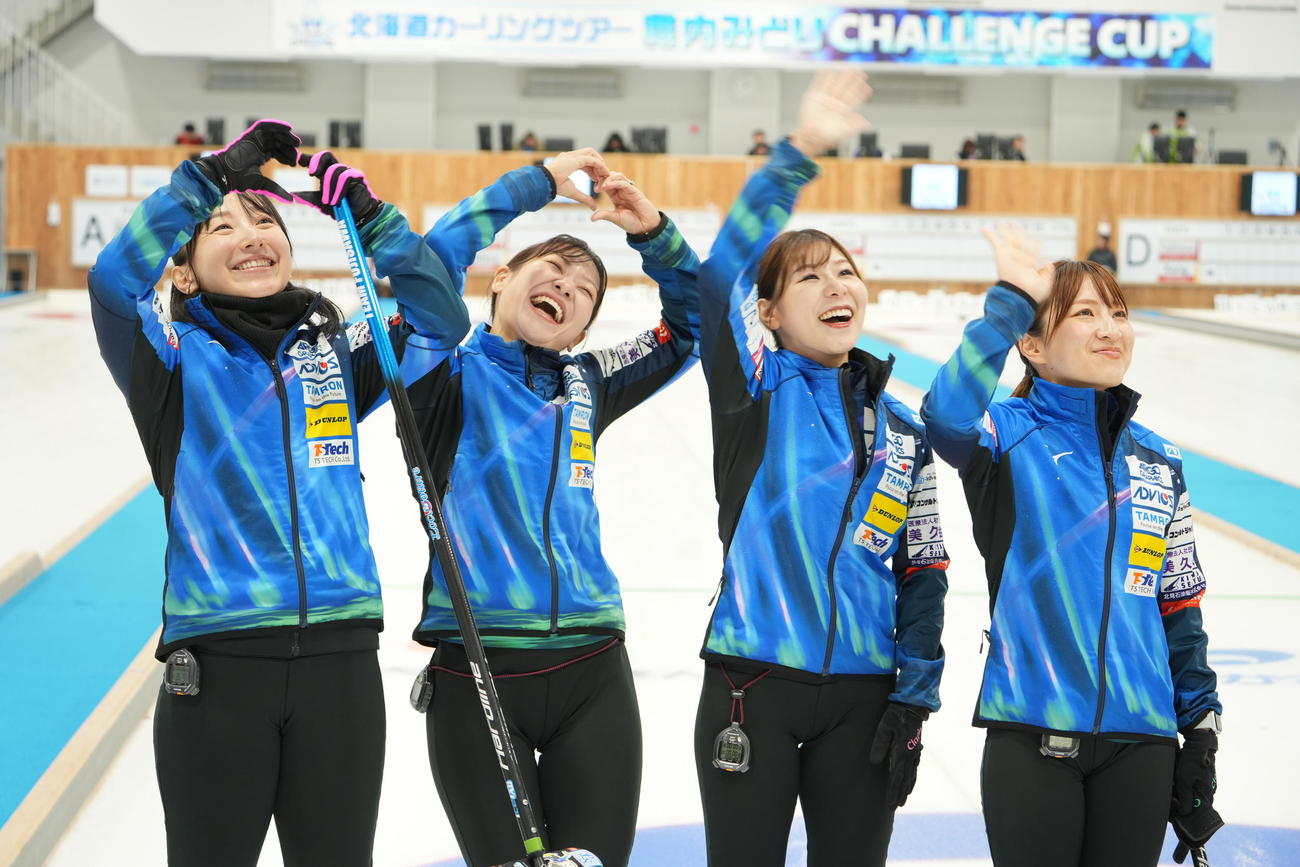 今季初戦に臨んだロコ・ソラーレの選手たち。左から藤沢、吉田知、吉田夕、鈴木(C)稚内みどりCHALLENGECUP2025