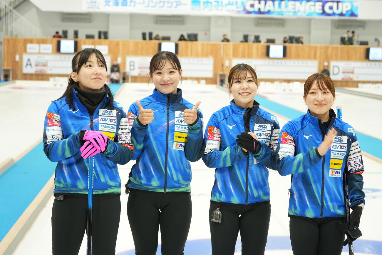 今季初戦に臨んだロコ・ソラーレの選手たち。左から藤沢、吉田知、吉田夕、鈴木(C)稚内みどりCHALLENGECUP2025