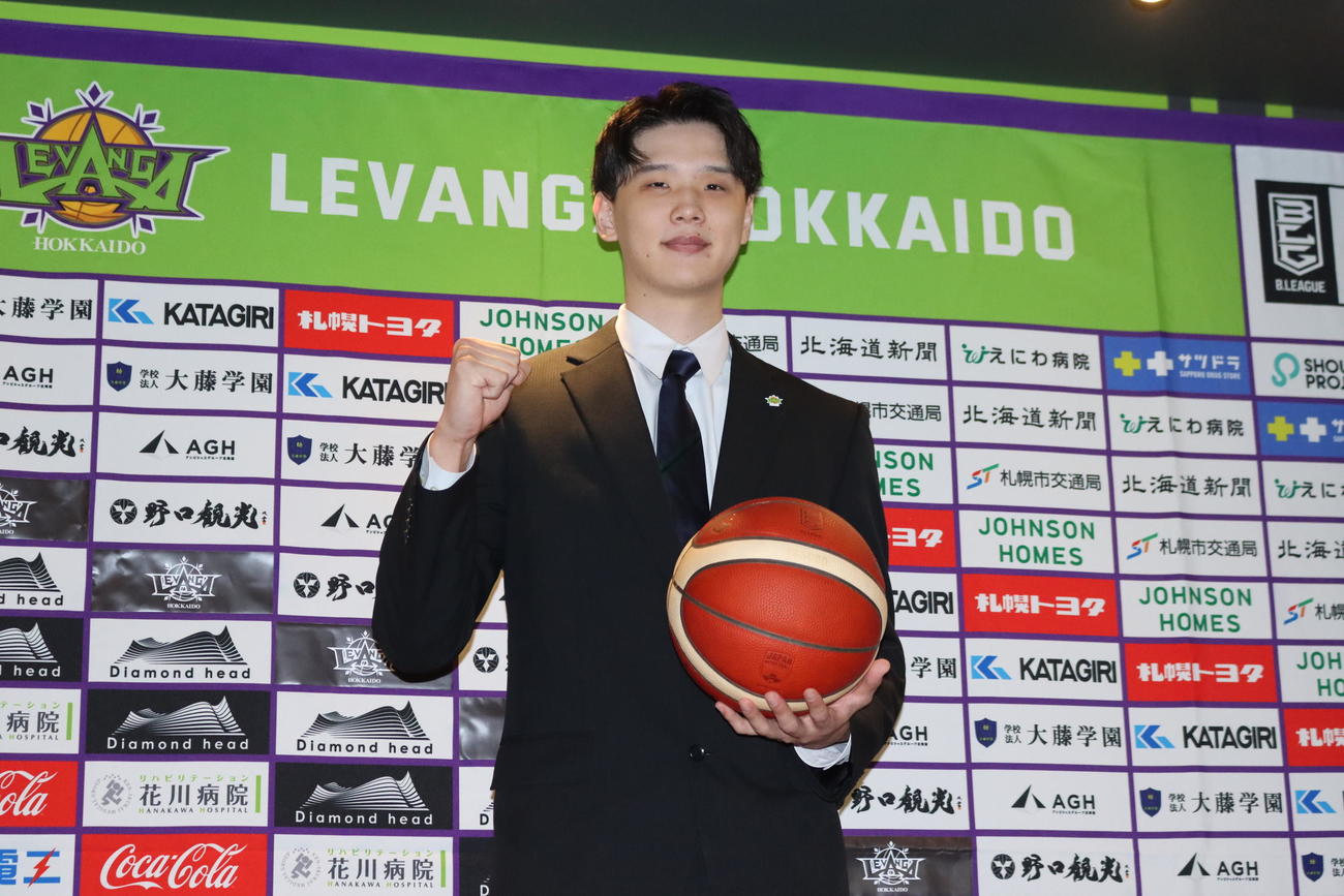 新加入会見に臨んだレバンガ北海道の木林（撮影・保坂果那）