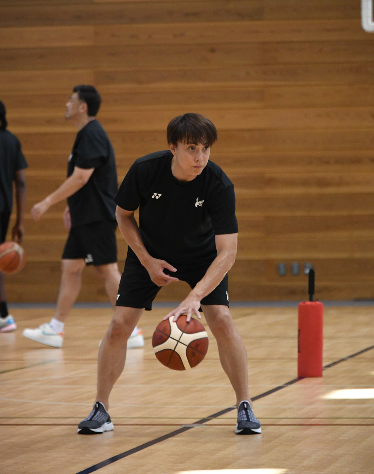 ドリブルで感触を確かめる五十嵐