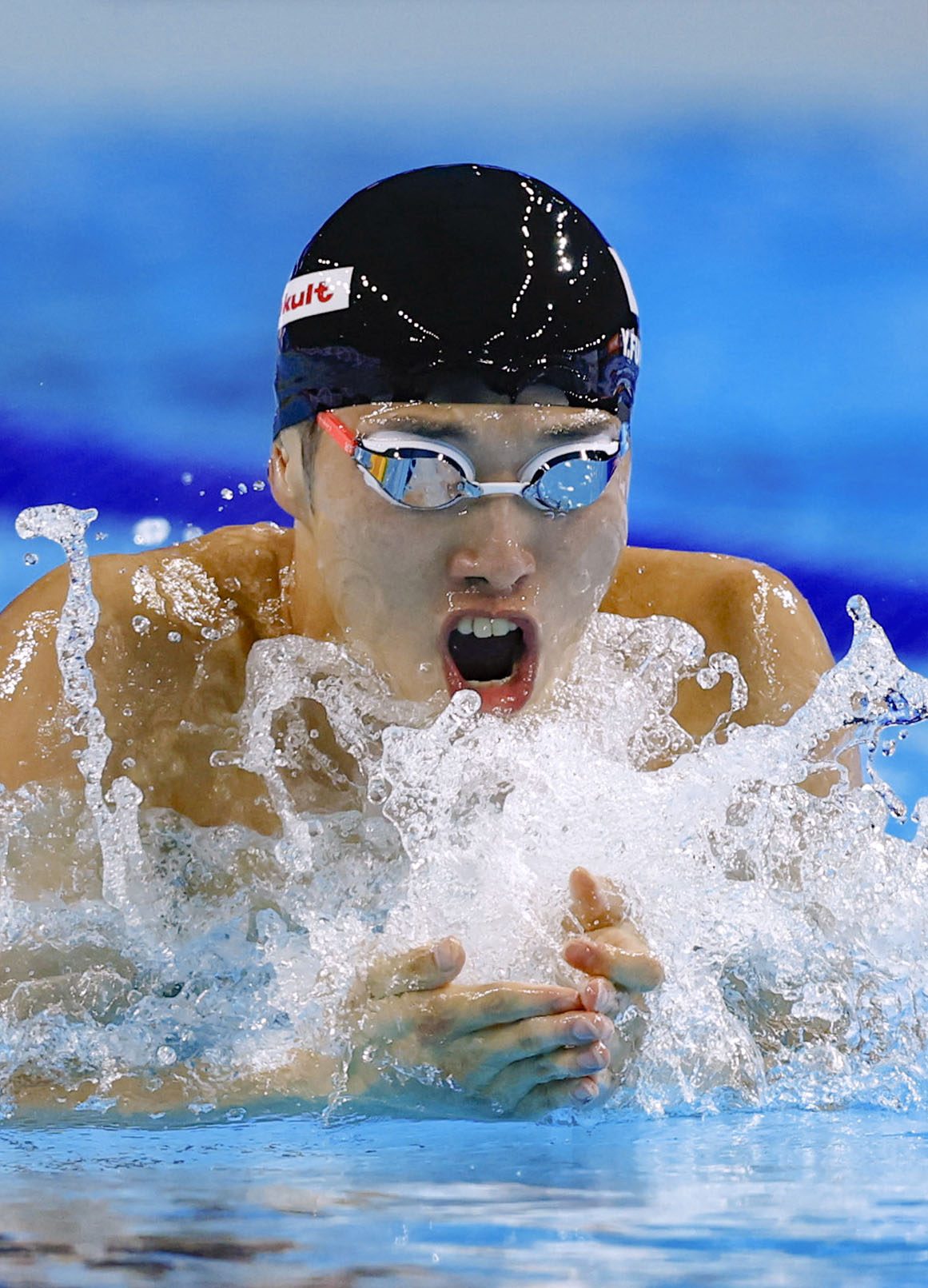 男子200メートル平泳ぎ決勝で力泳する深沢大和（共同）