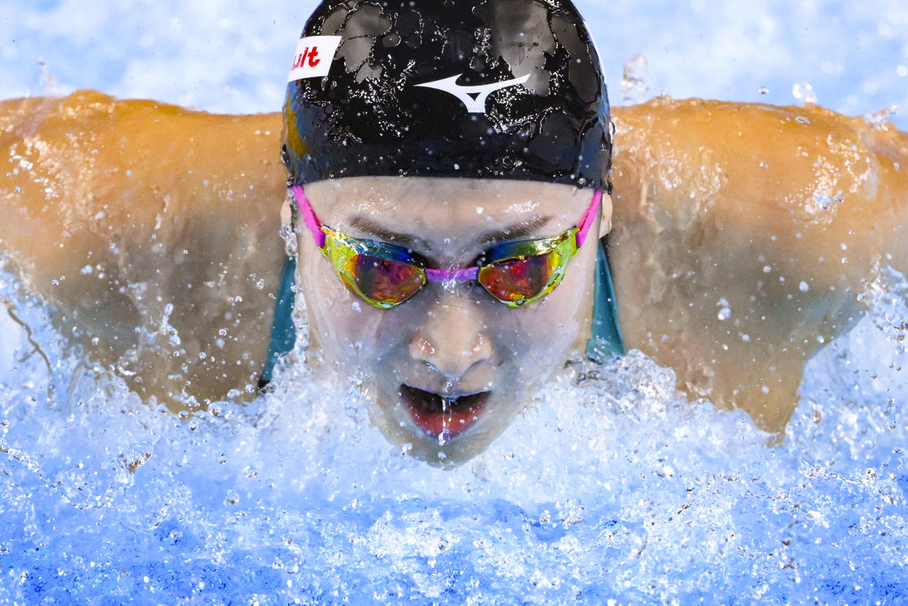 女子50メートルバタフライ予選　力泳する池江璃花子（共同）