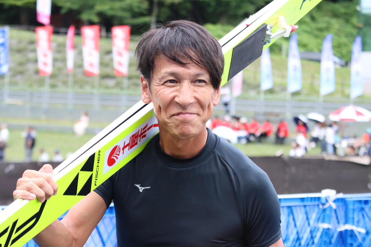 1回目を終え、笑顔で引き揚げる葛西（撮影・保坂果那）