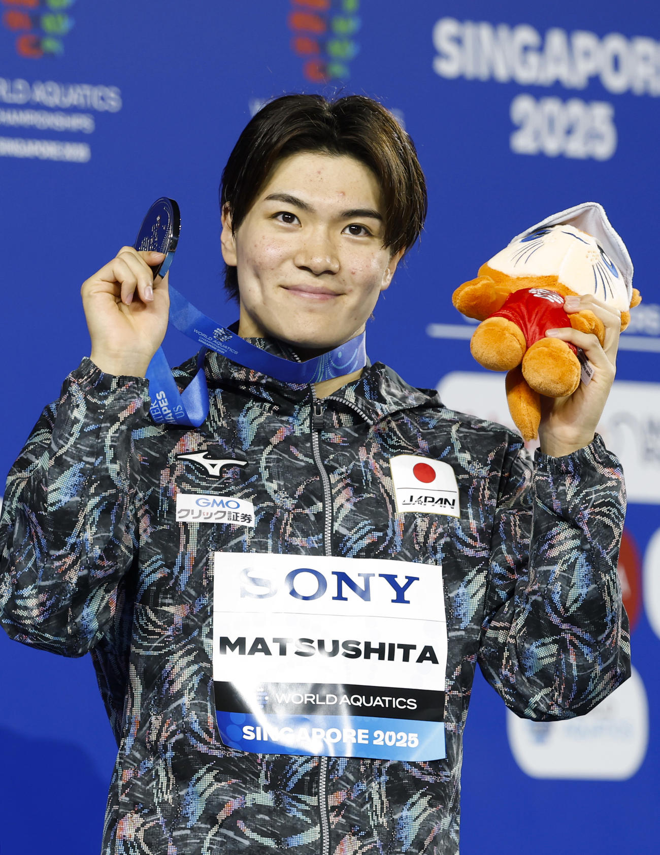 男子400メートル個人メドレーで銀メダルを獲得した松下知之＝シンガポール（共同）