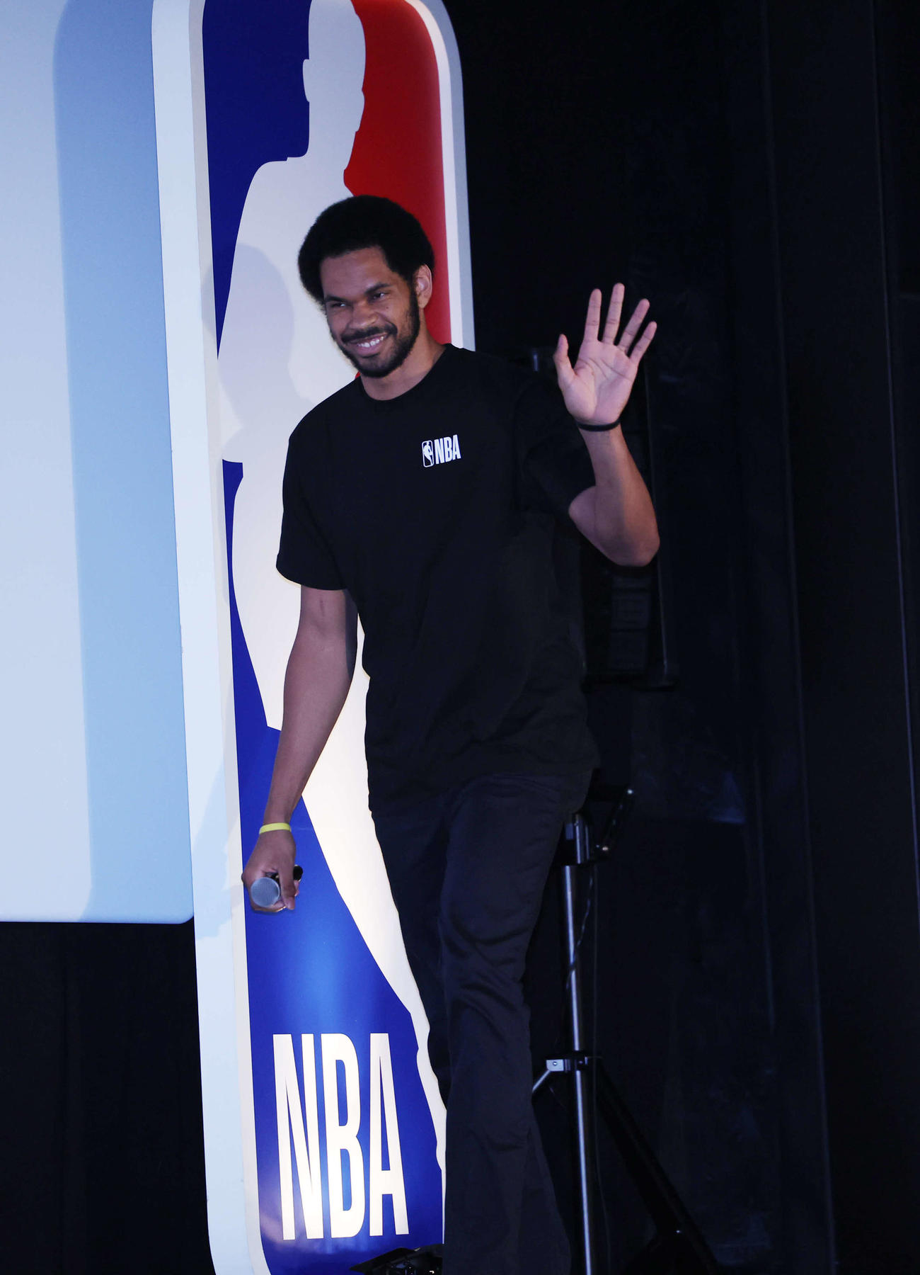 2025 NBAファイナルパブリックビューイングin東京に登壇したキャバリアーズのジャレット・アレン（2025年6月12日撮影）