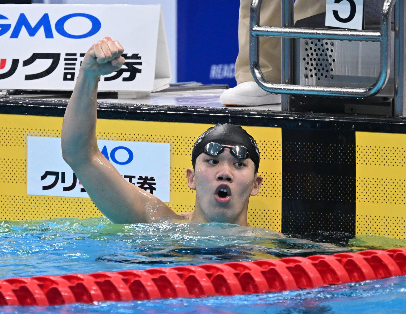 3月の日本選手権で決勝進出を決めガッツポーズする黒田