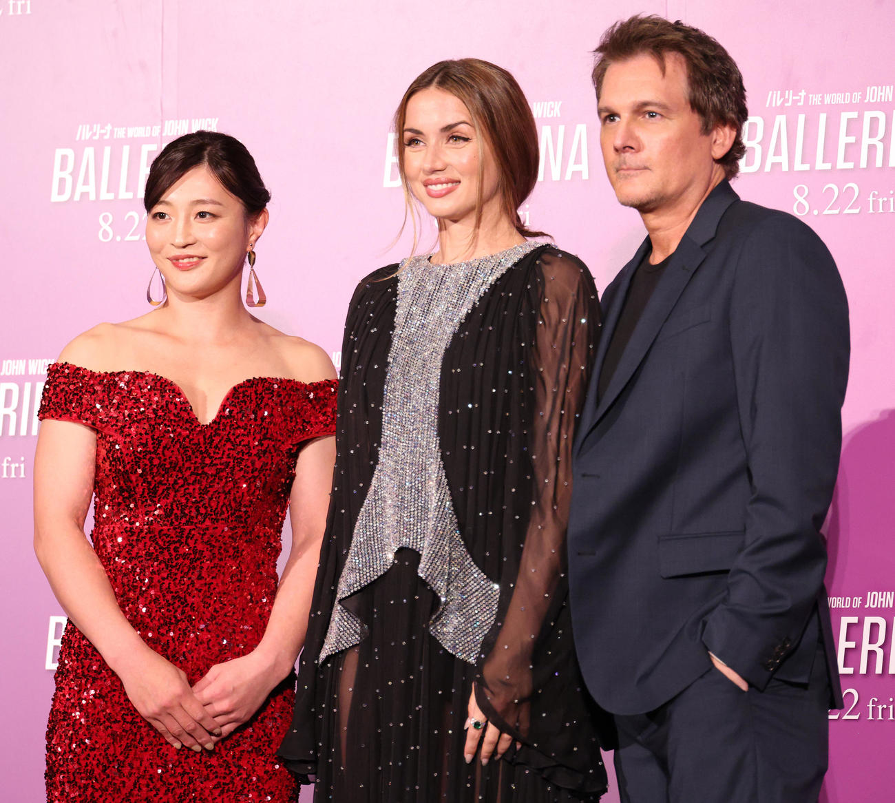 映画「BALLERINA」舞台あいさつを行う、左から角田、アナ・デ・アルマス、レン・ワイズマン監督（撮影・中島郁夫）