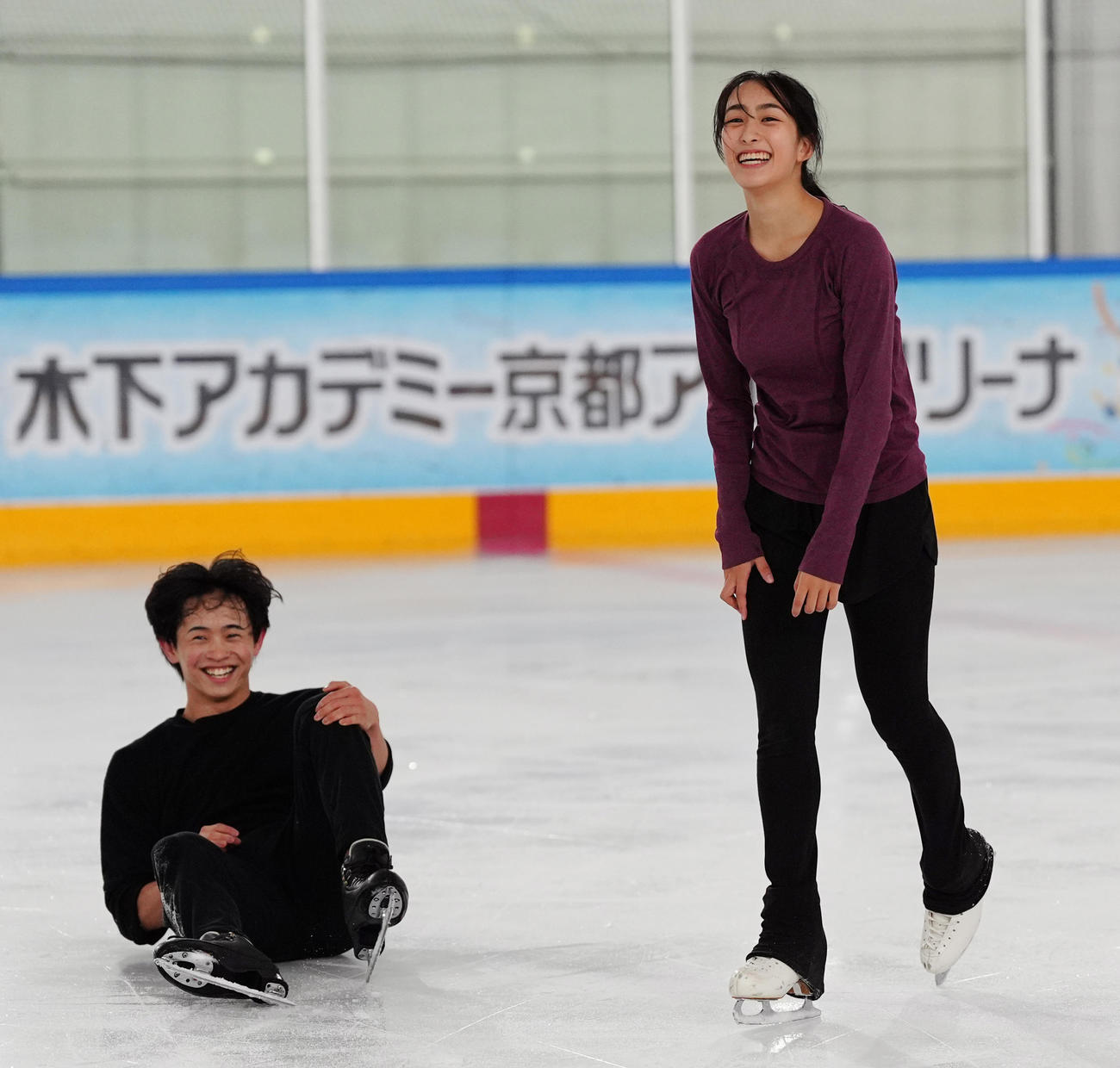 公開練習を行った櫛田育良（右）、島田高志郎組、練習最後に力を出し切った島田はリンク上に倒れる（撮影・清水貴仁）