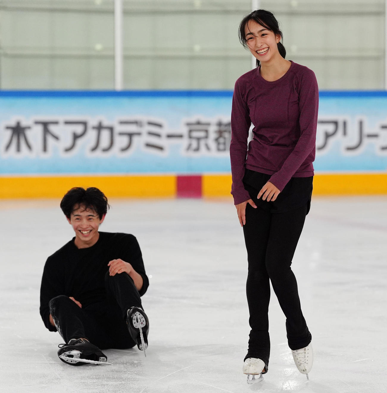 公開練習を行った櫛田育良（右）、島田高志郎組、練習最後に力を出し切った島田はリンク上に倒れる（撮影・清水貴仁）