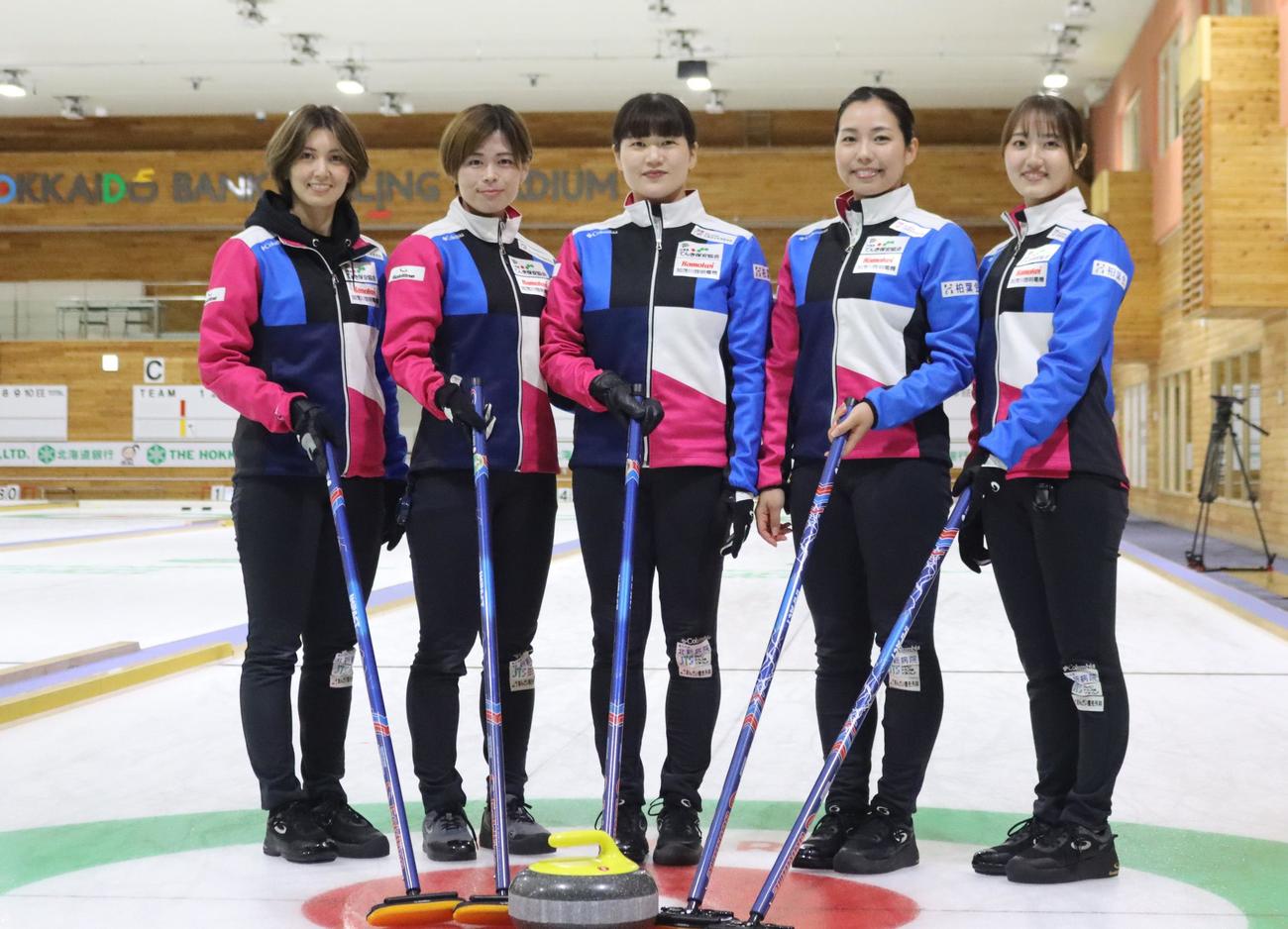 カーリング女子フォルティウスの選手ら（2025年7月24日撮影）