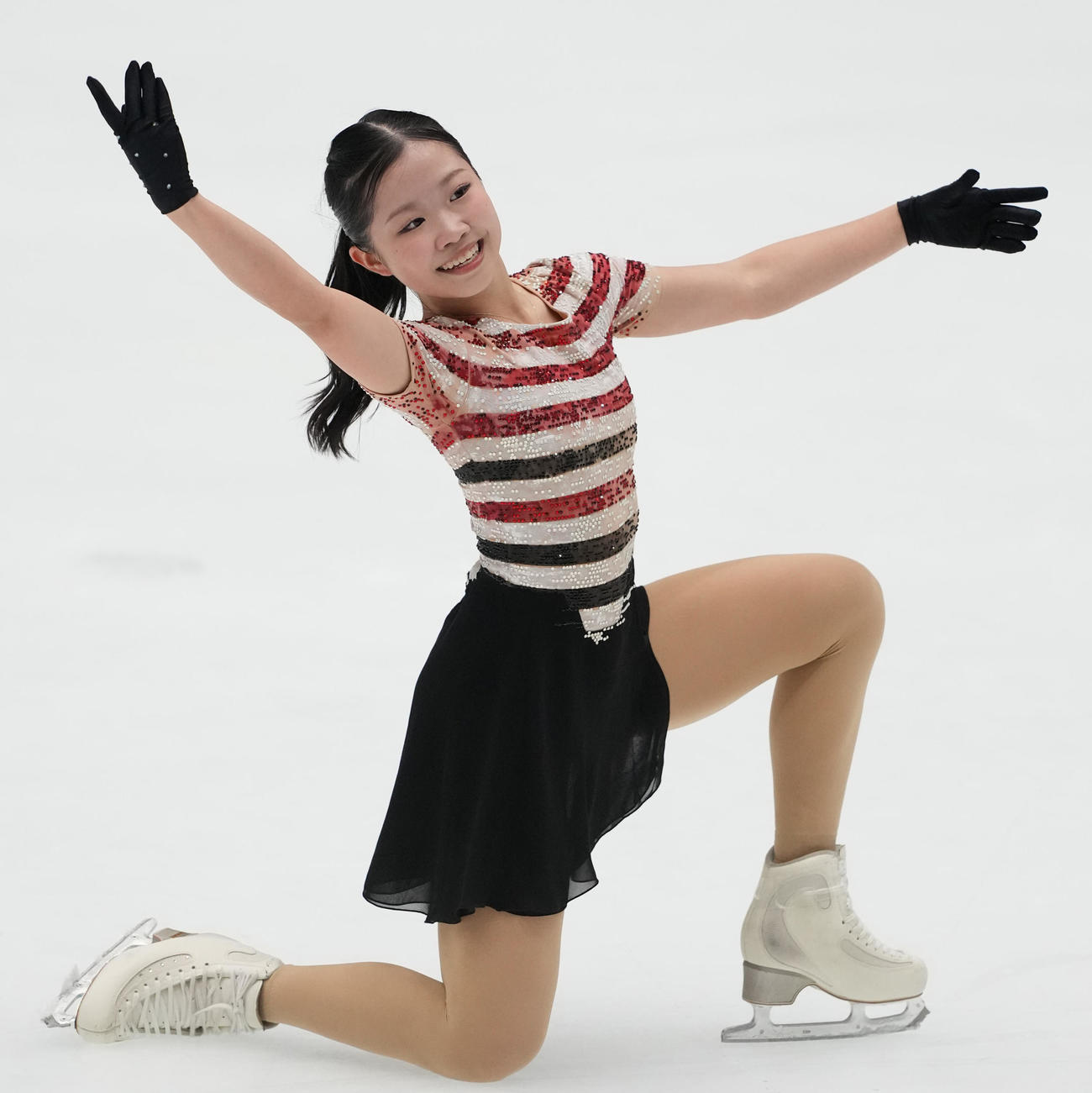 シニア女子SP　演技する中井亜美（撮影・清水貴仁）