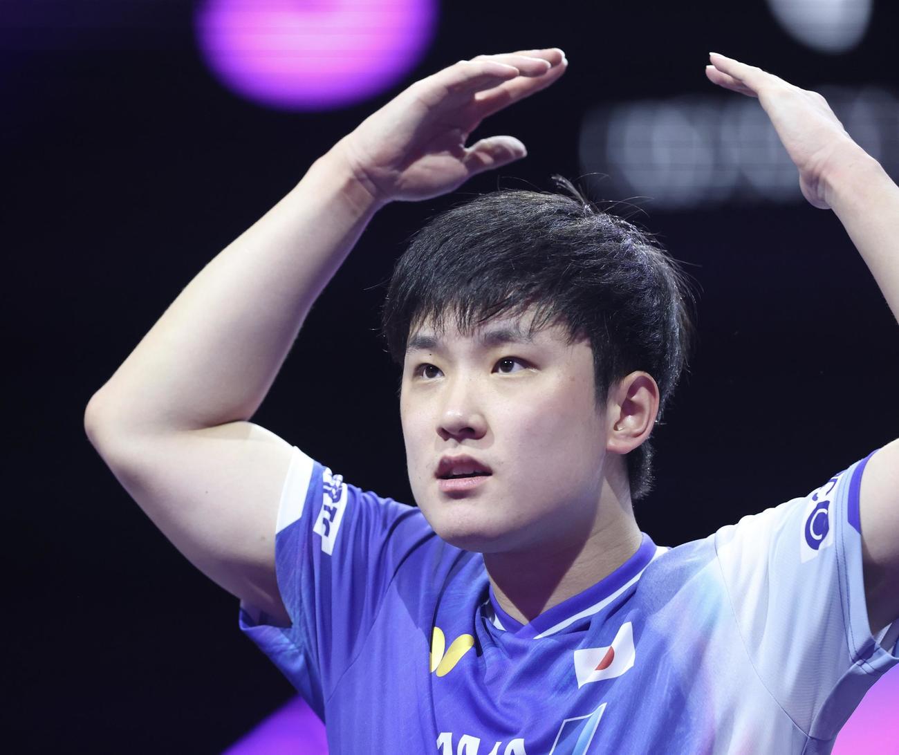 第3ゲームを奪い、観客席を盛り上げる張本（撮影・河田真司）