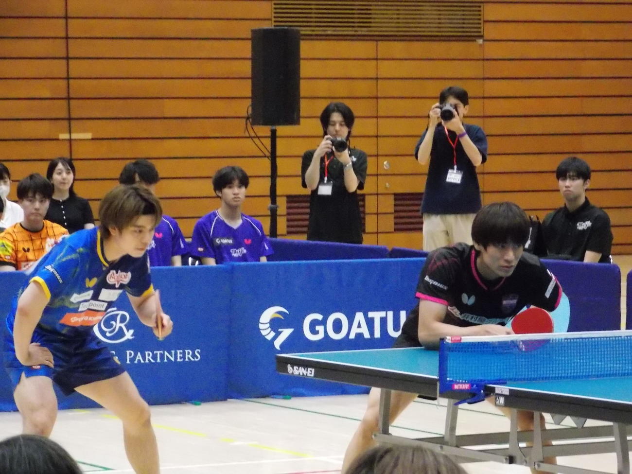 明大ドリームゲームズでペアを組んだ戸上隼輔（右）と宇田幸矢（撮影・松本航）