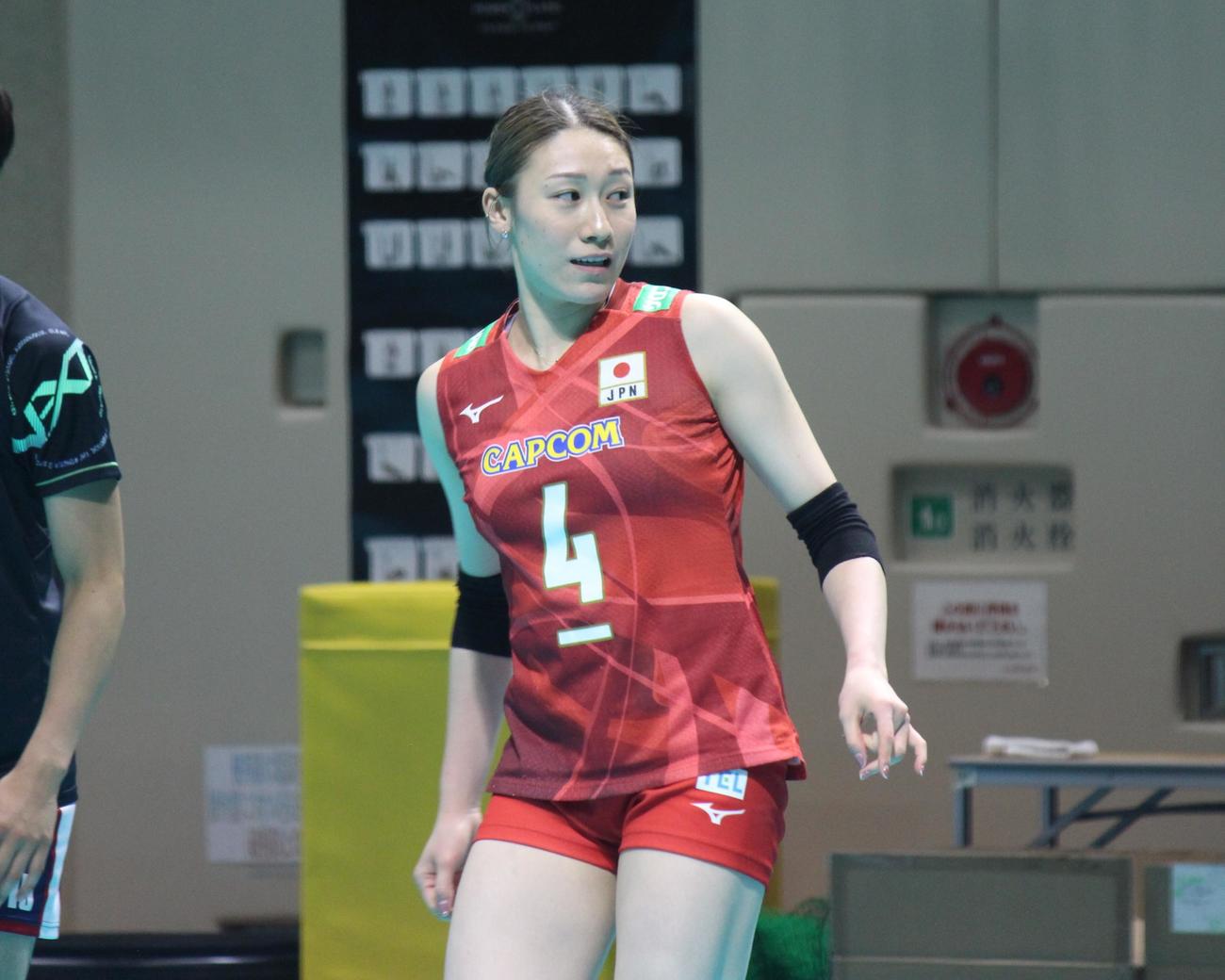 練習中に笑顔を見せる石川（撮影・勝部晃多）