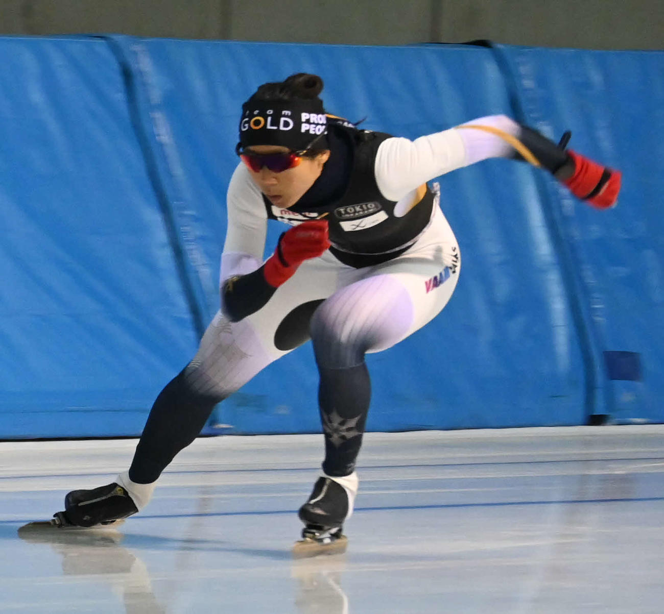 公開練習で滑りを披露する高木美帆（撮影・飯岡大暉）