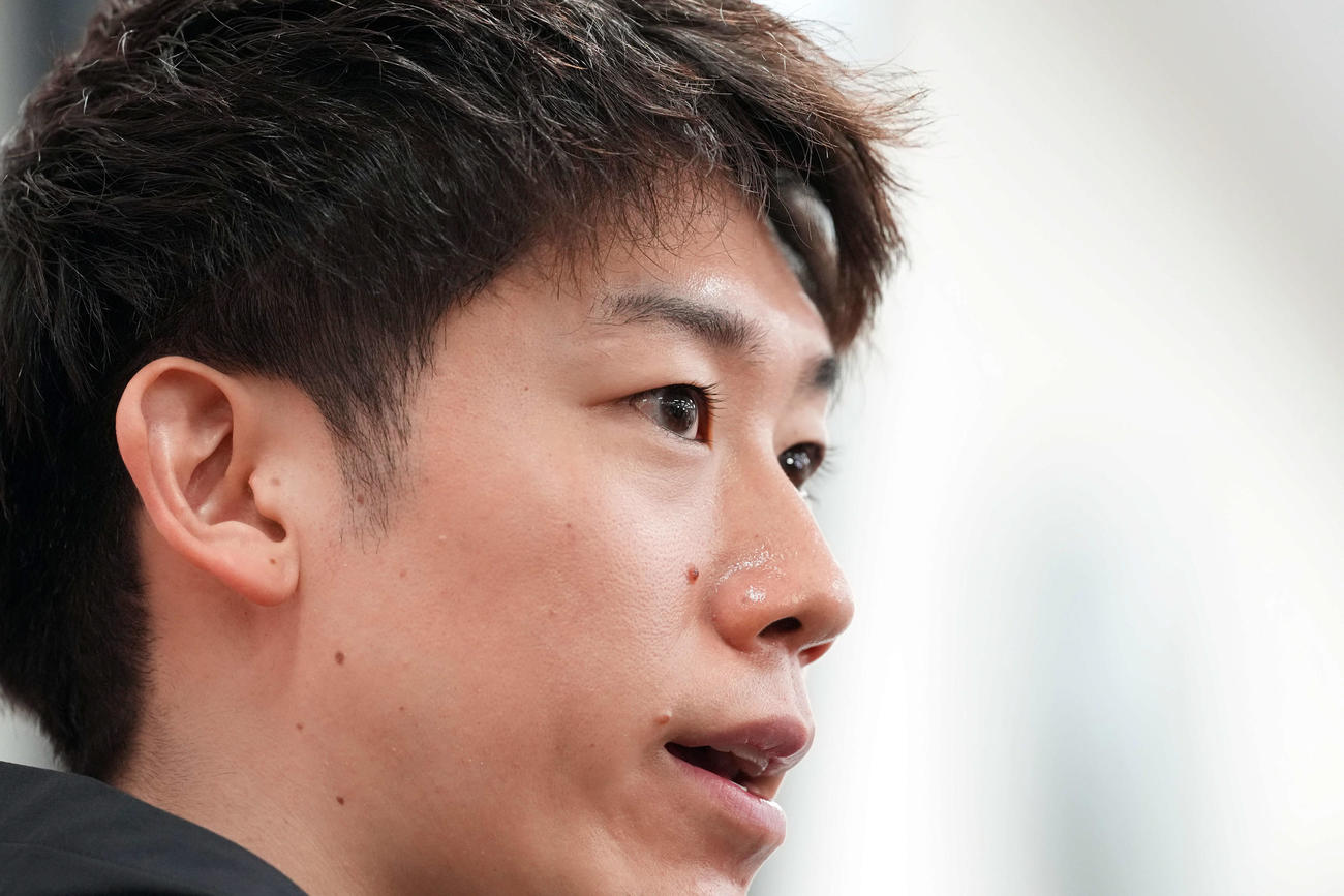 報道陣の質問に答えるバレーボール男子日本代表石川（撮影・たえ見朱実）