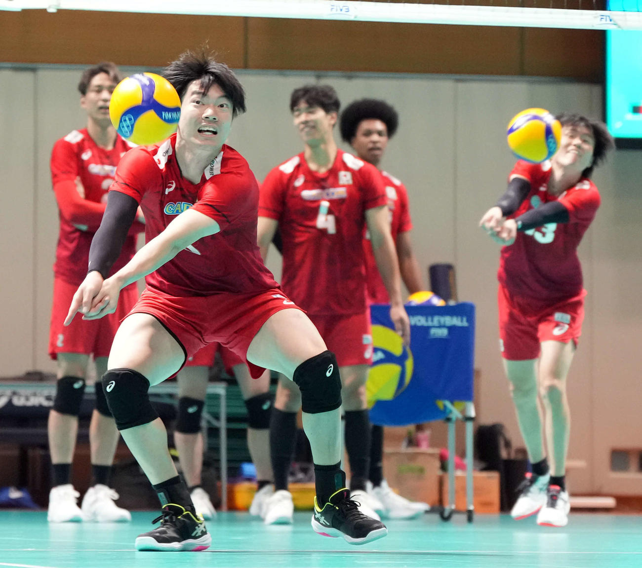 公開練習で軽快な動きを見せるバレーボール男子日本代表大塚（撮影・たえ見朱実）