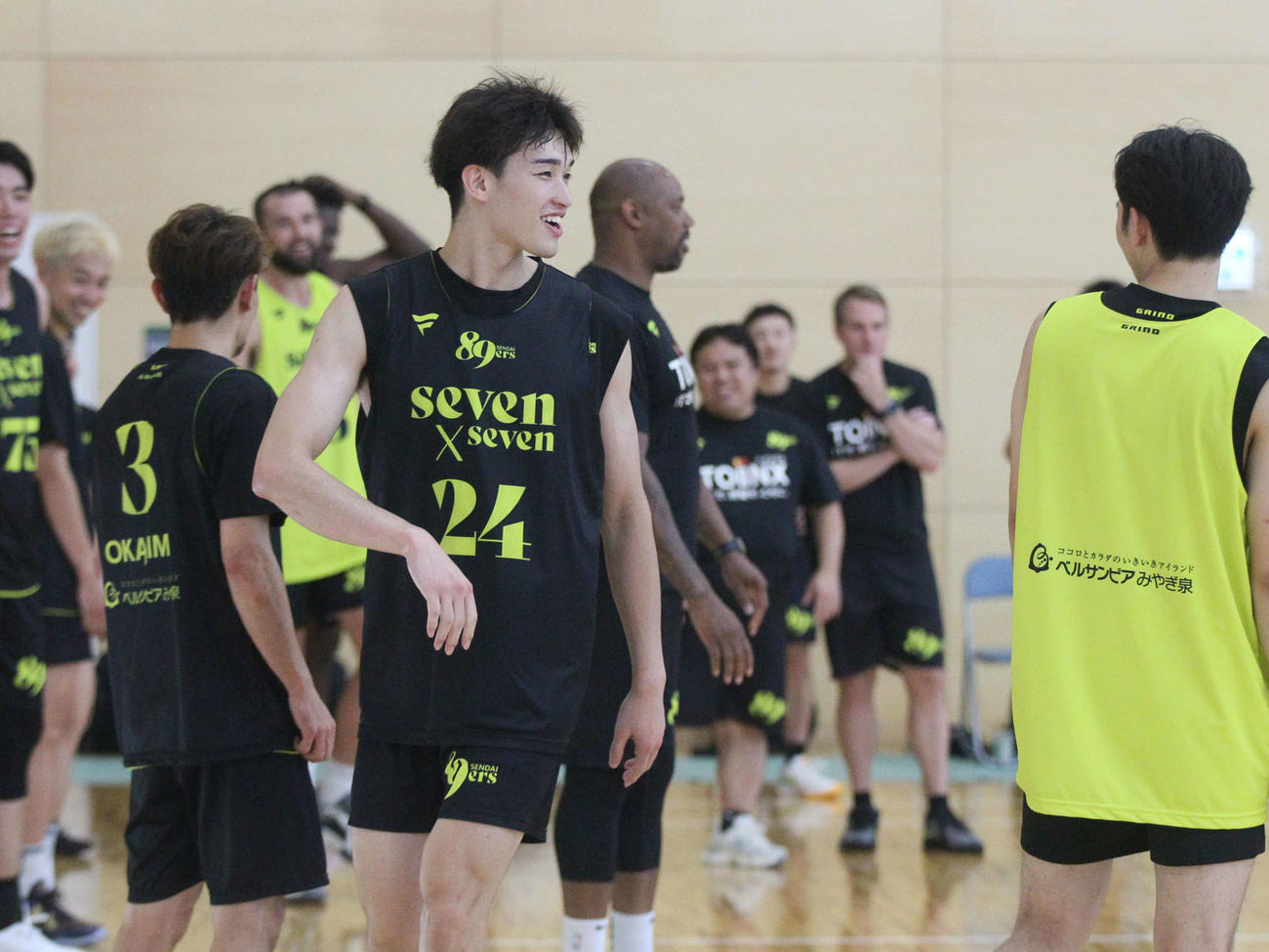 練習中、笑顔を見せるB1仙台新沼（撮影・高橋香奈）