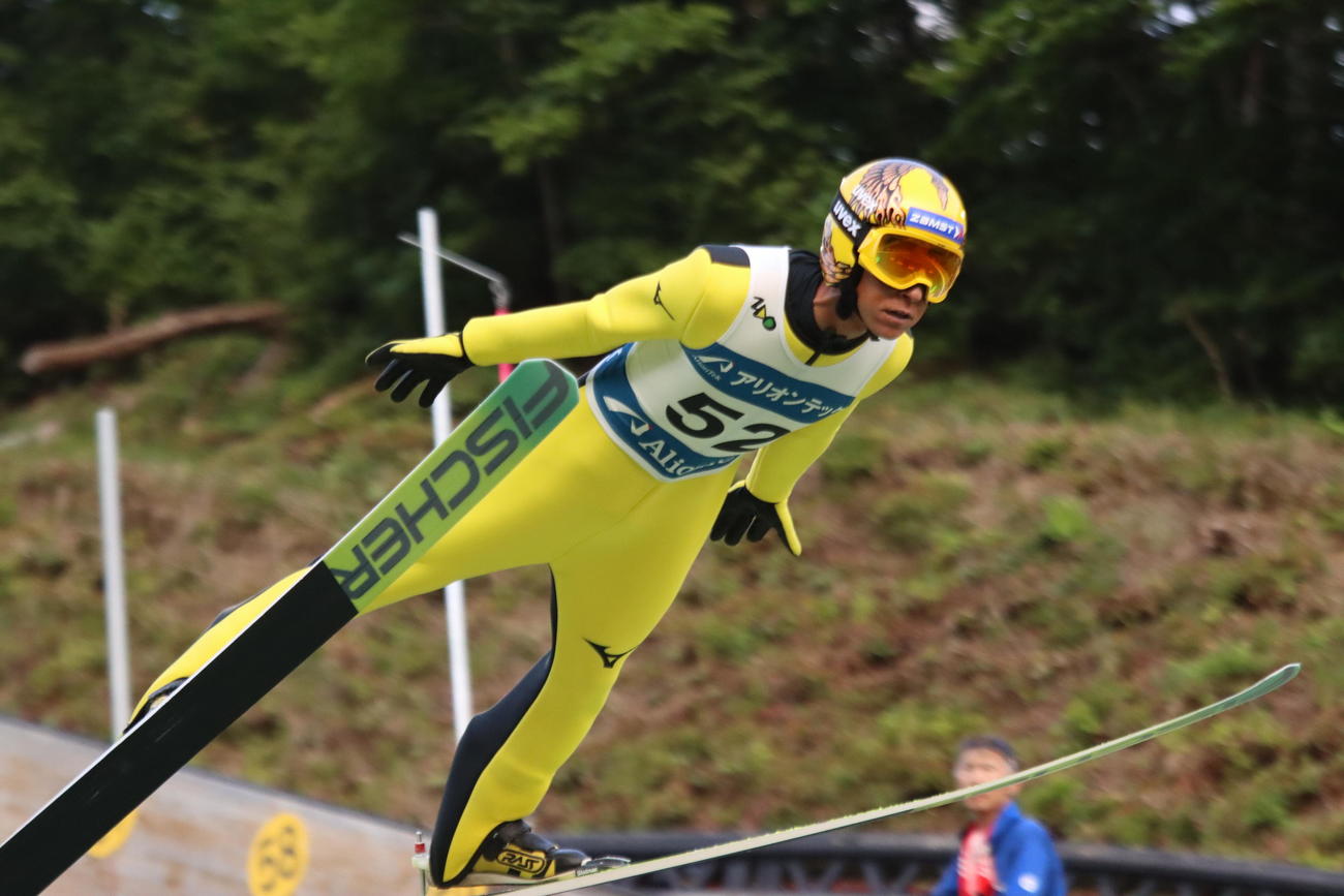 1回目86・5メートルを飛ぶ葛西（撮影・保坂果那）
