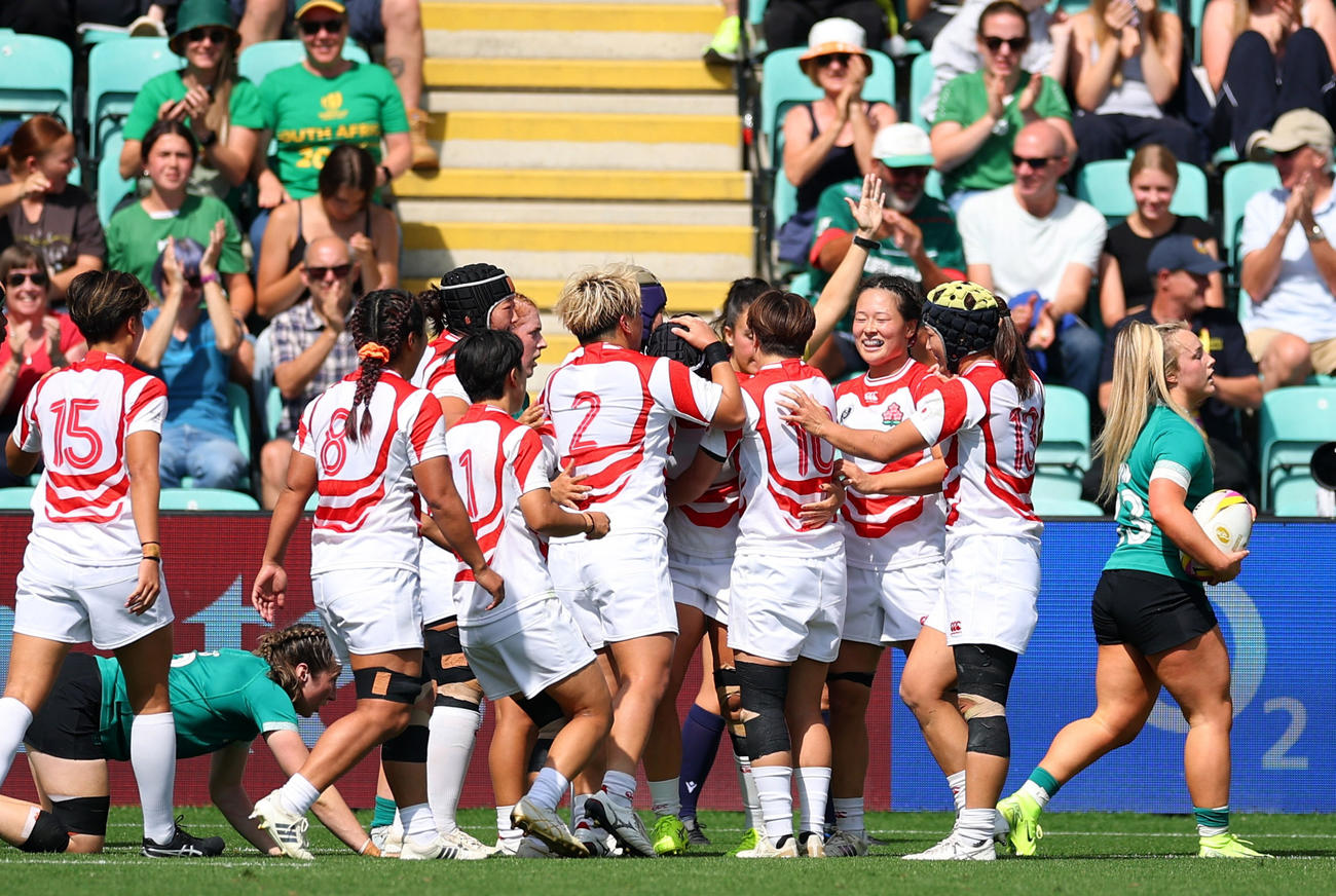 アイルランド対日本　前半、弘津の初トライを喜ぶ日本の選手たち（ロイター）