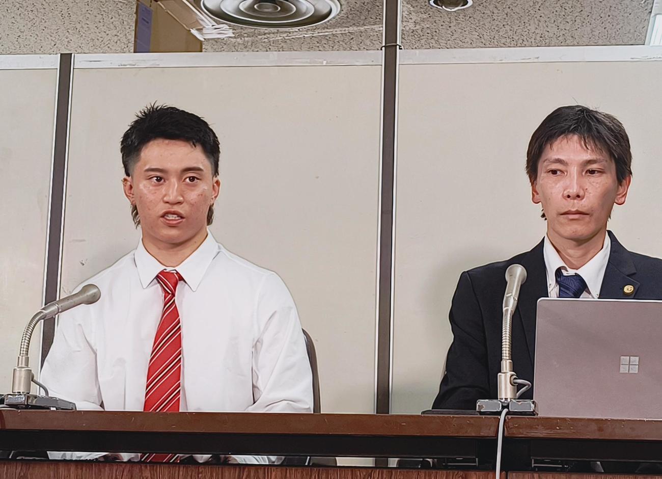 会見した日大アメフト「有志の会」のRB坂井佑昌と代理人の玉井伸弥弁護士