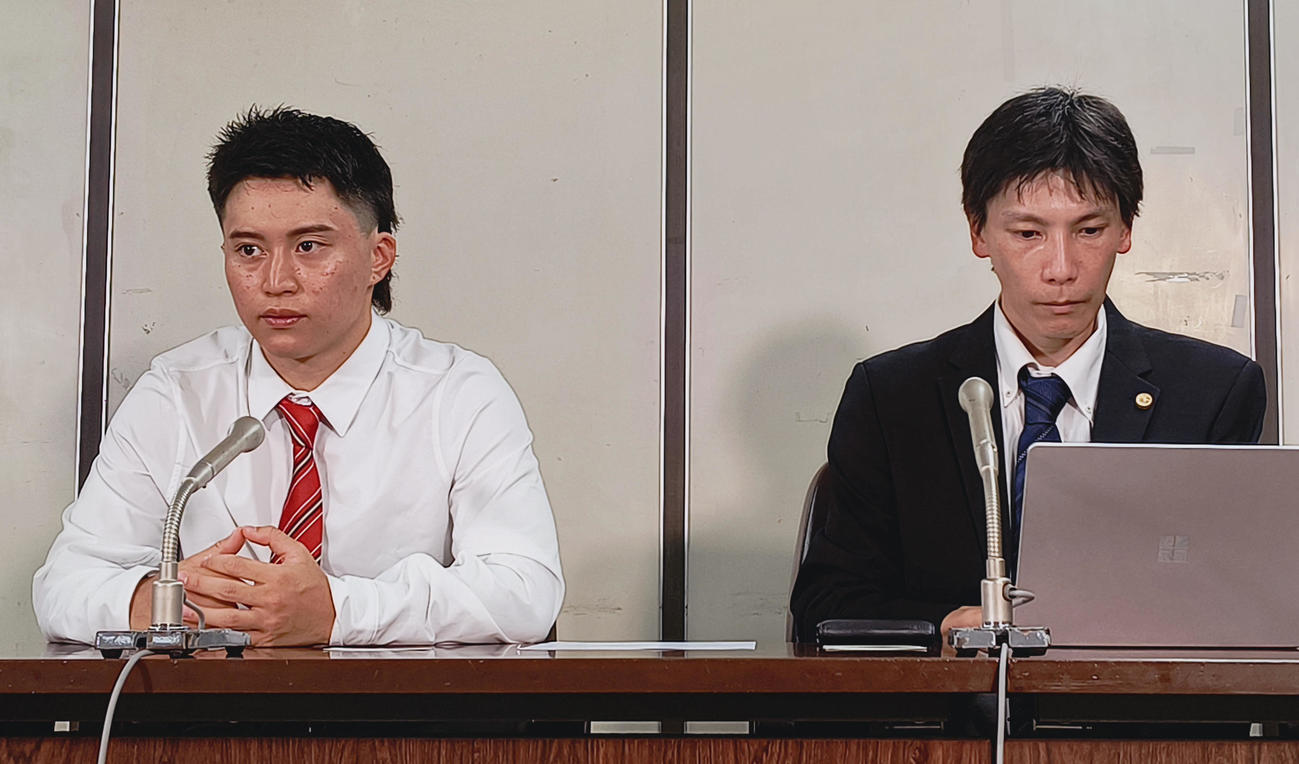 会見した日大アメフト「有志の会」のRB坂井佑昌と代理人の玉井伸弥弁護士