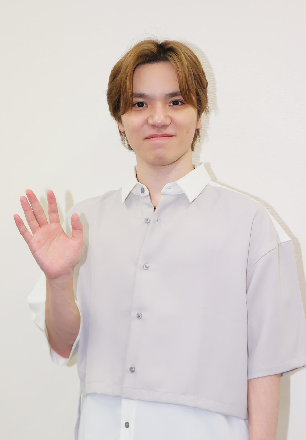 記者会見後、フォトセッションする宇野昌磨さん（撮影・上山淳一）