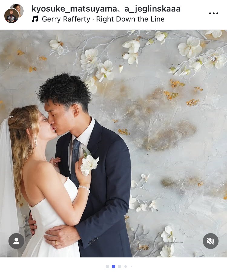インスタグラムでアレクサンドラ・ヤレツカとの結婚を発表した松山恭助（画像はスクリーンショット）