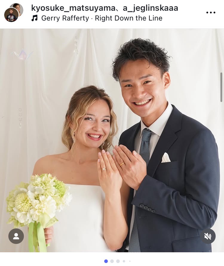 インスタグラムでアレクサンドラ・ヤレツカとの結婚を発表した松山恭助（画像はスクリーンショット）