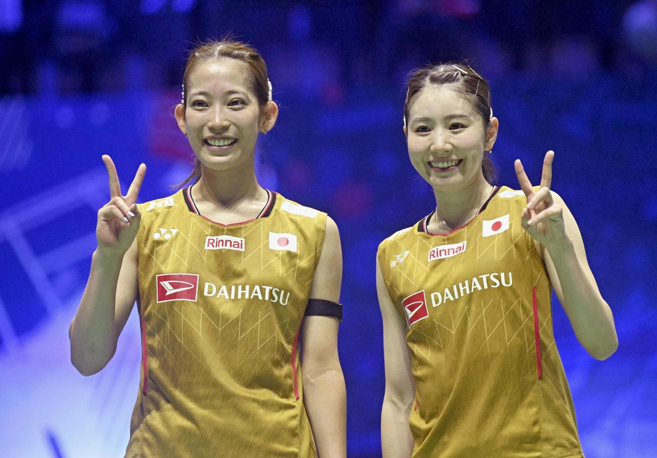 女子ダブルス3回戦で勝利した志田（右）、松山組（共同）