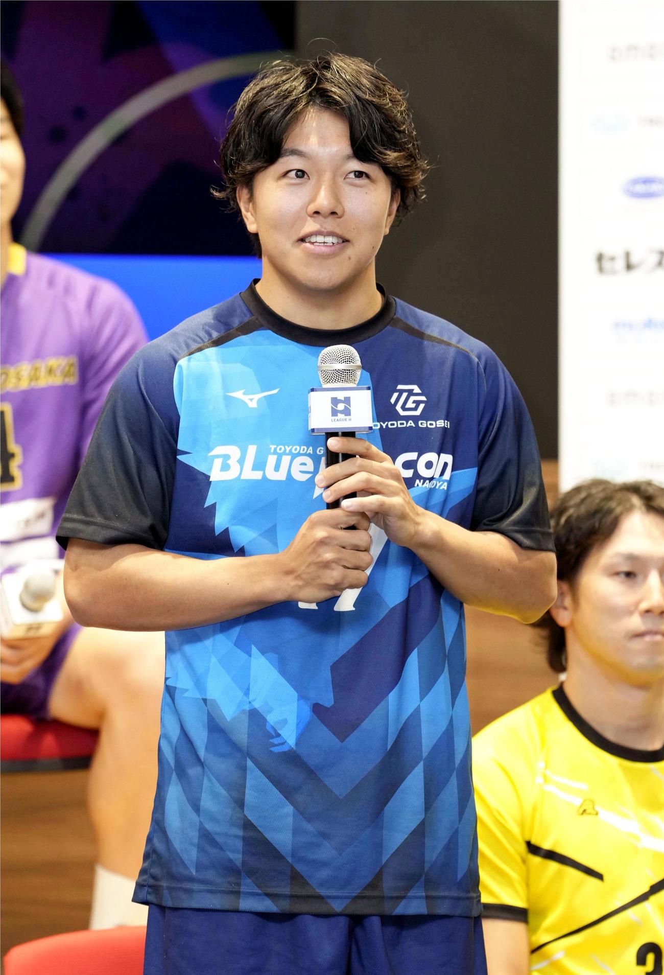 ハンドボールのリーグHの新シーズン開幕を前に、記者会見する豊田合成名古屋の古屋（共同）