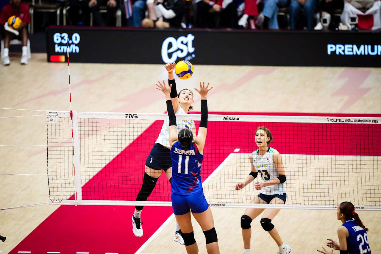 スパイクを打つ島村春世（C）FIVB　　　　　　　　　　