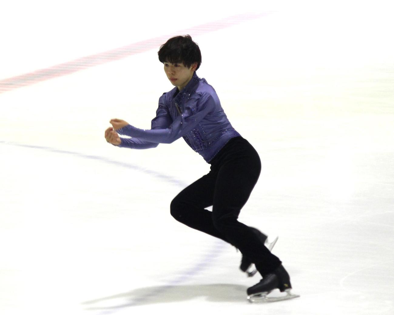ショートプログラムの演技をする佐藤駿（撮影・勝部晃多）