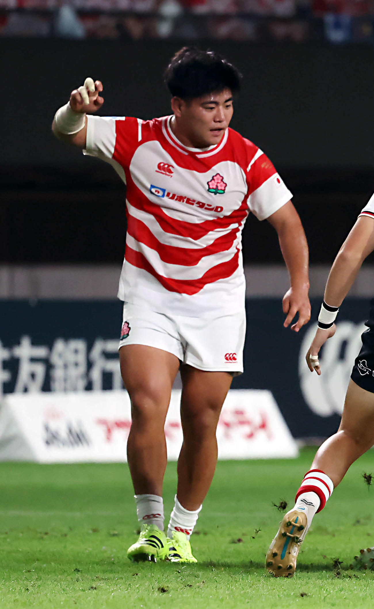 日本対カナダ　後半、声を出し、審判にアピールする佐藤（撮影・山本朝陽）