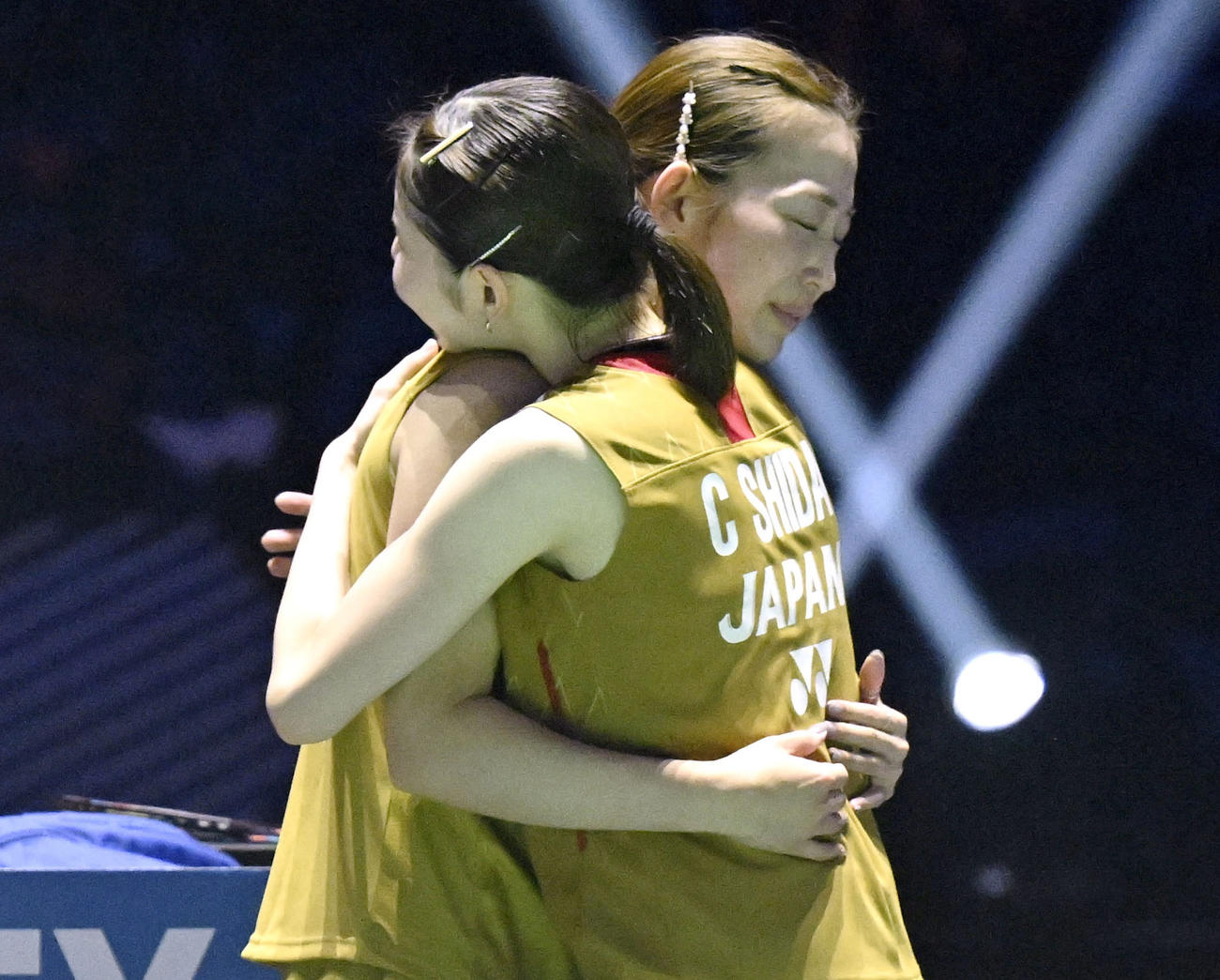 女子ダブルス準決勝で敗退した志田千陽（右）、松山奈未組（共同）