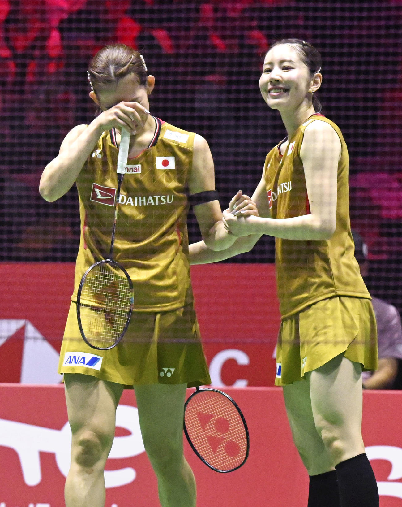 女子ダブルス準決勝で敗退した志田千陽（右）、松山奈未組（共同）