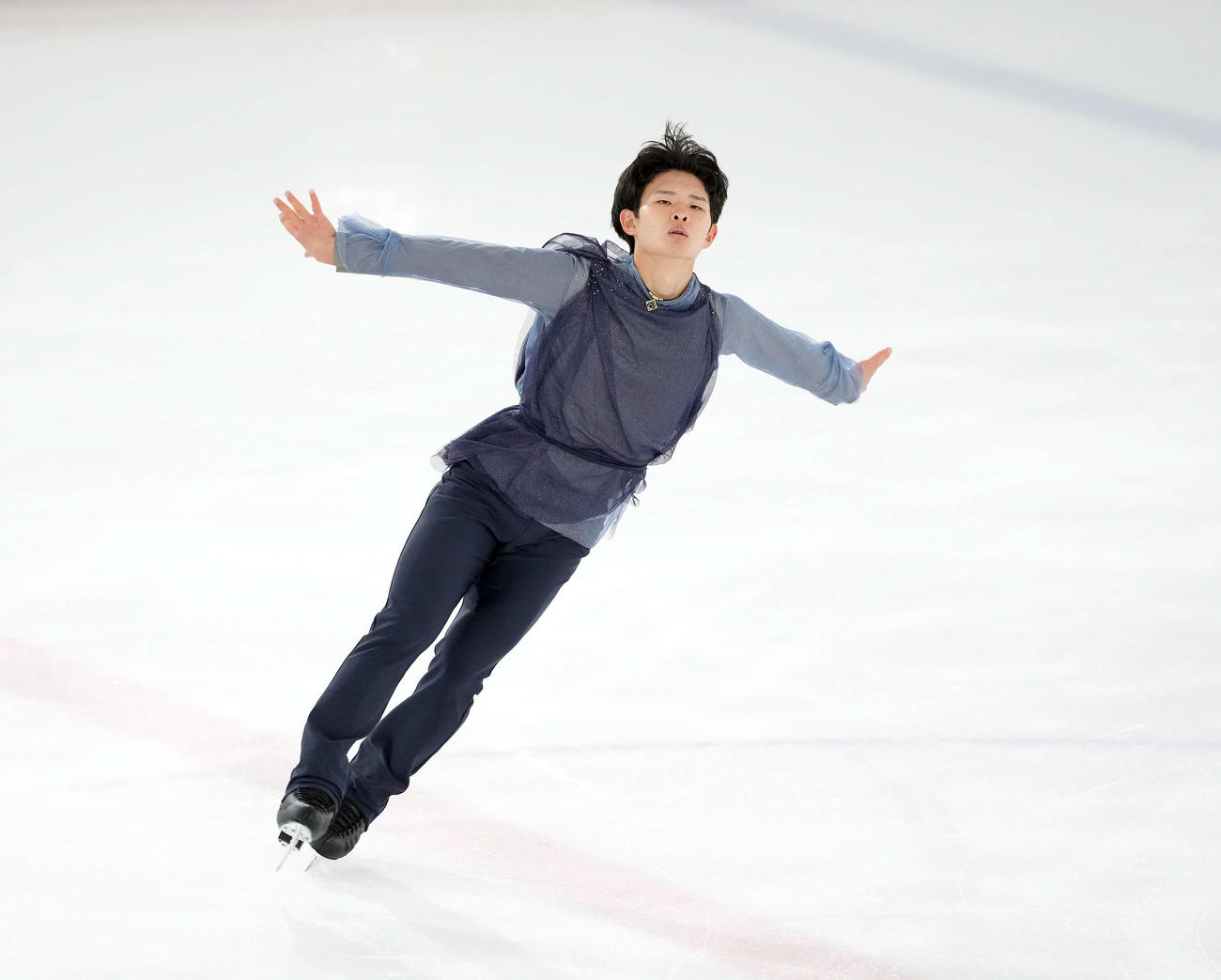 ジュニア男子　フリーの演技を披露する優勝を飾った周藤（撮影・たえ見朱実）