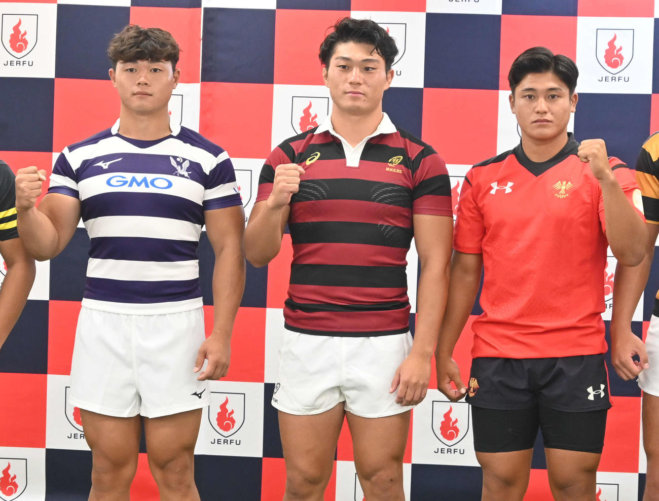関東大学ラグビー対抗戦の共同会見に出席した、左から明大の平主将、早大の野中主将、帝京大の大町主将（撮影・飯岡大暉）