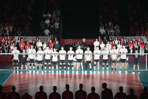 日本対ブルガリア　国歌斉唱する日本代表の選手たち（撮影・小島史椰）