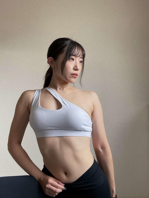 葉山もえみ