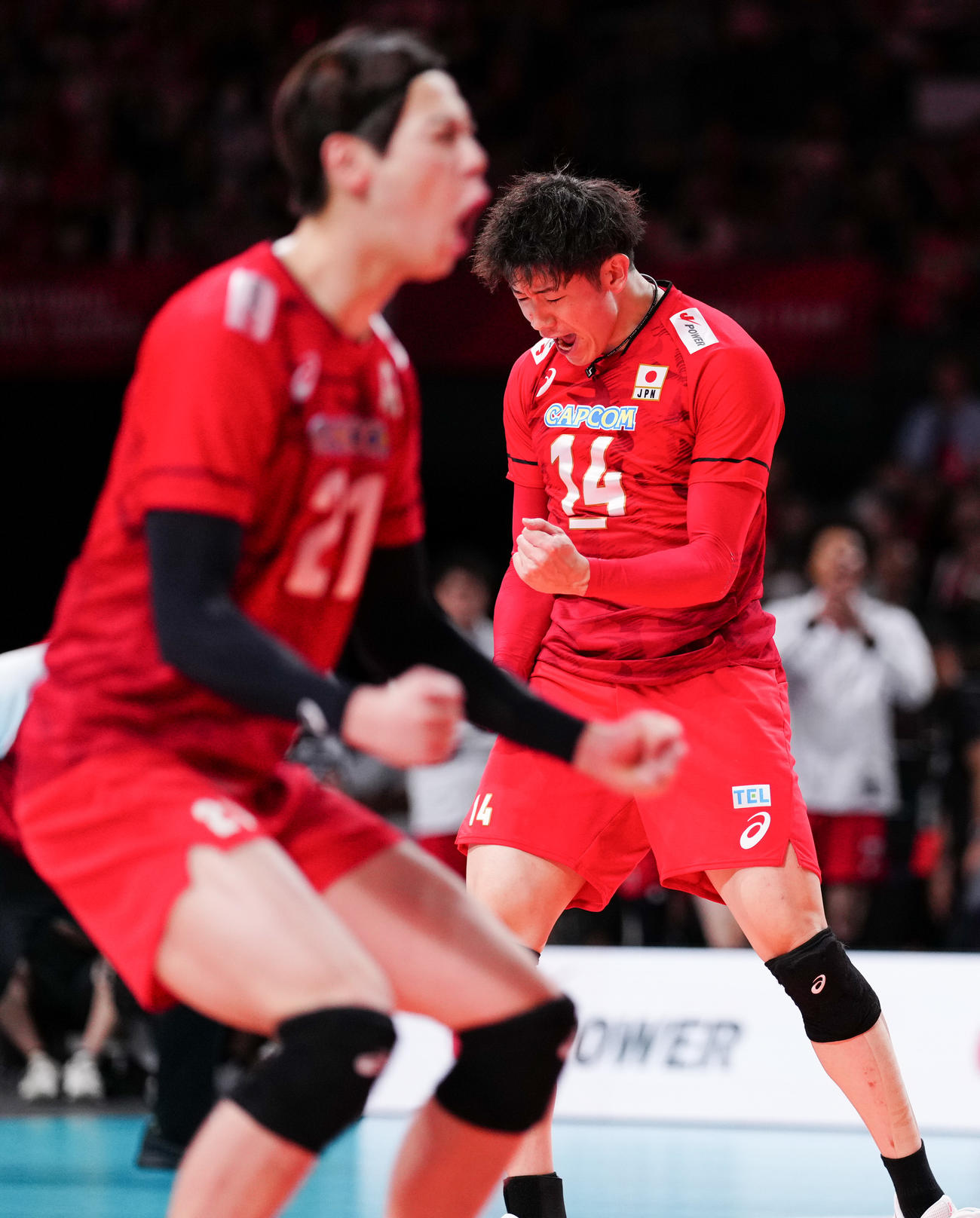 日本対イタリア　第1セット、ポイントが入りガッツポーズする石川（撮影・鈴木みどり）