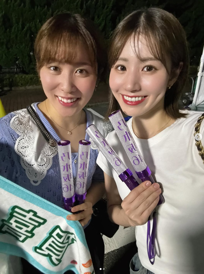 志田千陽（右）と乃木坂46のライブに出かけた平野美宇（平野美宇のインスタグラムから）