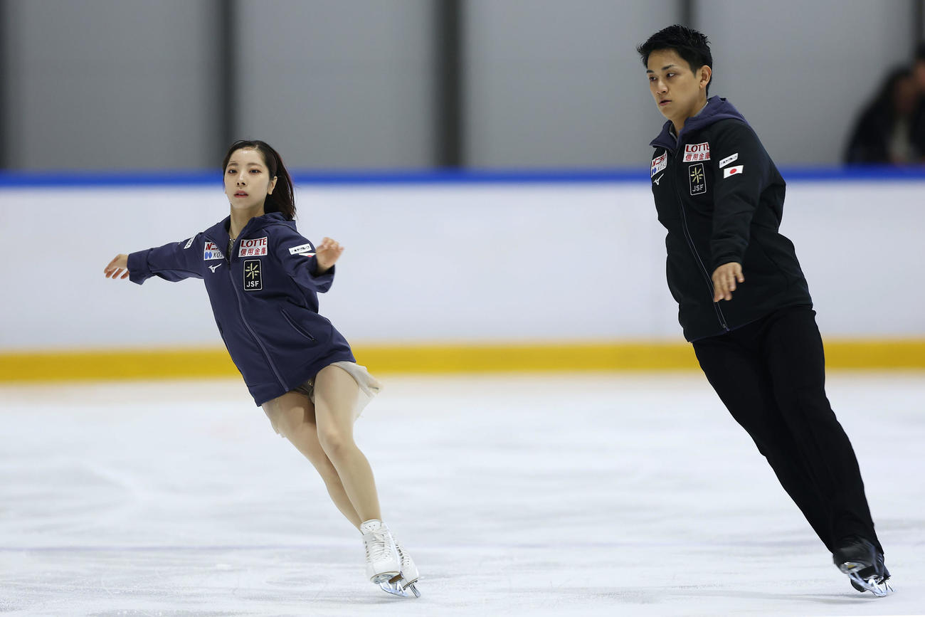ペアフリーに向け練習に臨む三浦（左）、木原組（撮影・前田充）
