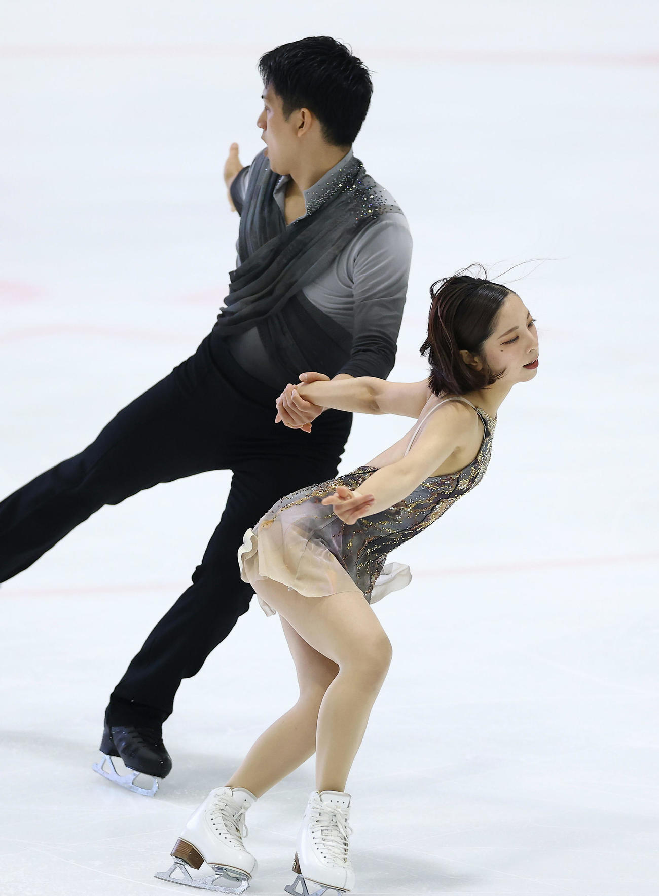 ペアフリーで演技する三浦（右）、木原組（撮影・前田充）