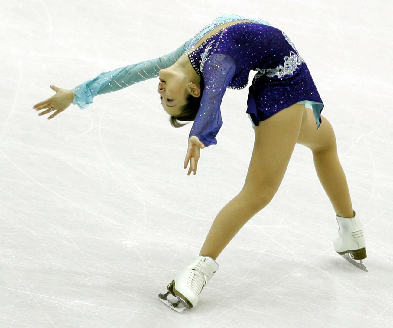 トリノ五輪　女子シングルフリーで演技する荒川静香（2006年撮影）