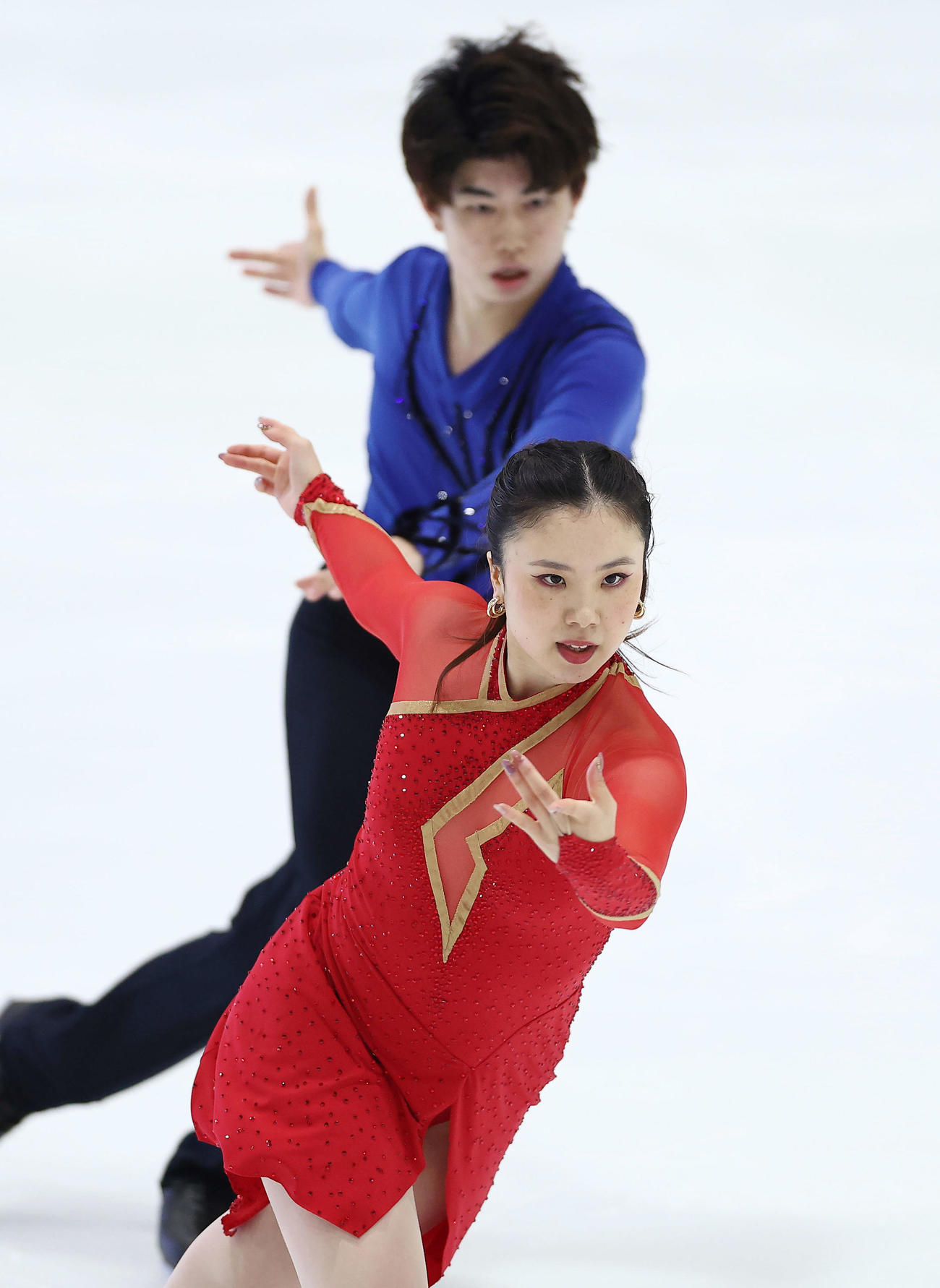 フリーダンスで演技する吉田（手前）、森田組（撮影・前田充）