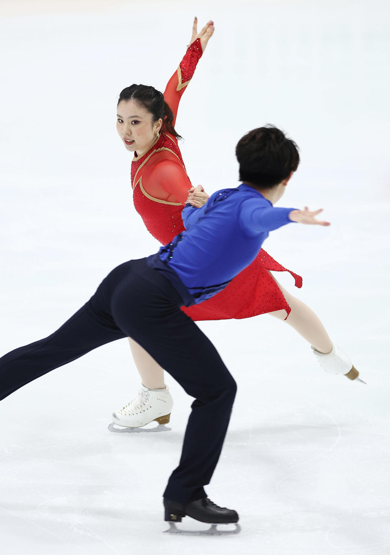フリーダンスで演技する吉田（左）、森田組（撮影・前田充）