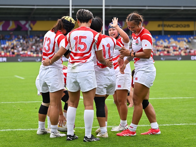 W杯イングランド大会スペイン戦でトライし、喜ぶ日本代表の選手たち（C）JRFU