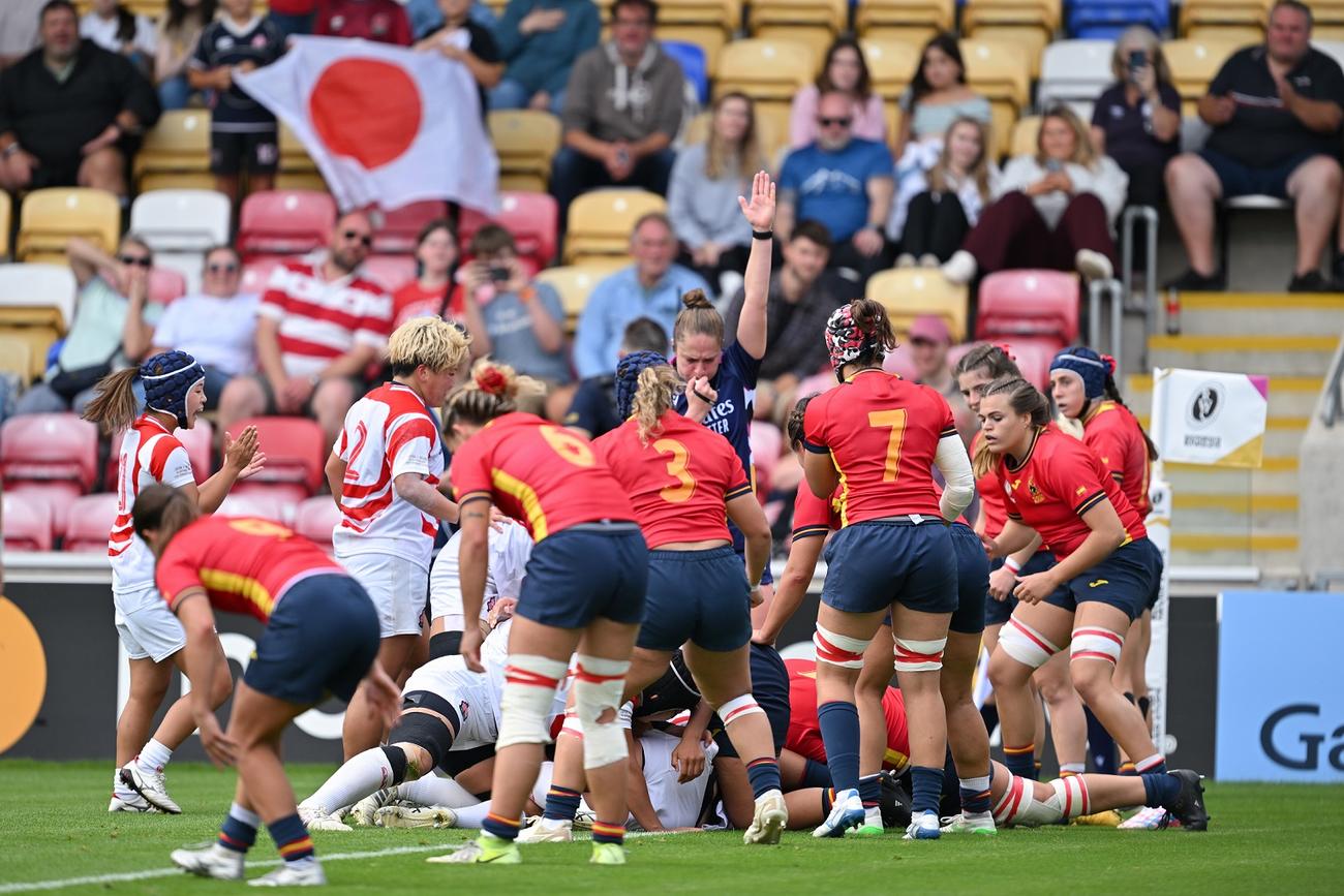 W杯イングランド大会スペイン戦でトライし、喜ぶ日本代表の選手たち（C）JRFU